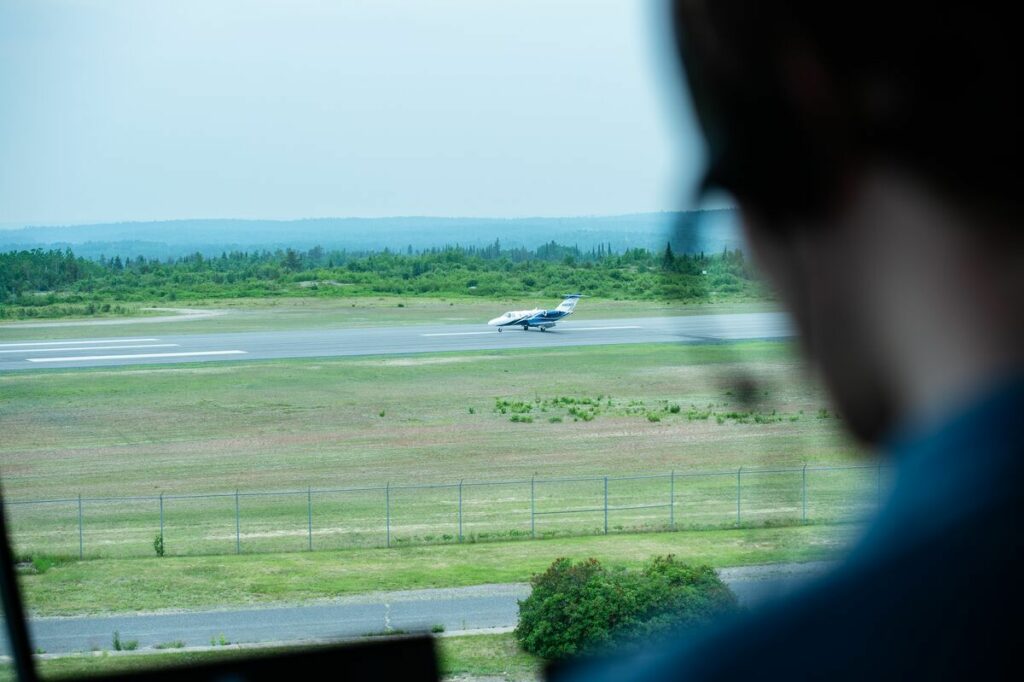 Anglais aéronautique et AFIS : ce qu’un futur agent doit savoir